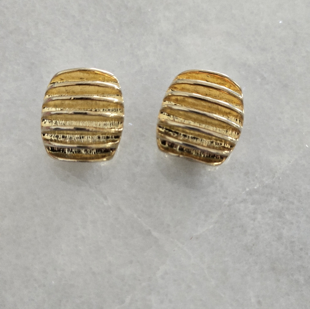 Vintage Accordian Style Gold-Tone Clip Earrings